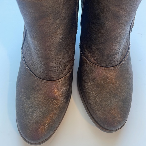 Baretraps size 8 bootie 3” heels metallic brown zips on side. Like new. - Picture 5 of 8